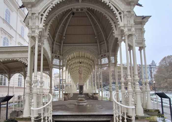 Jarní očista kolonád Karlovy Vary/ Spring cleaning of the colonnades Karlovy Vary