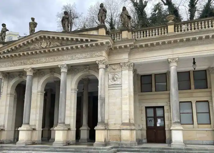 Mlýnská kolonáda, z technických důvodů uzavřeny veřejné WC